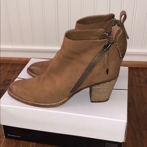 Dolce Vita Jaeger bootie in Teak Nubuck